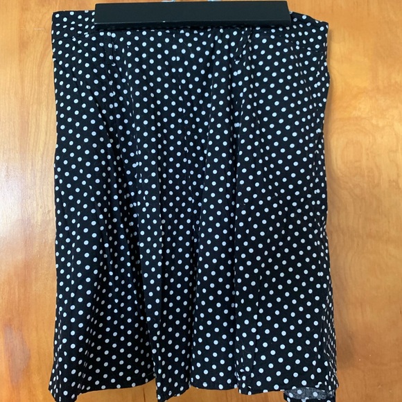 Black and white Polka Dot Skirt - Picture 2 of 4